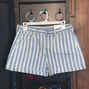 american eagle striped high rise mom short NWT